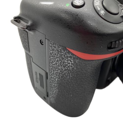 Nikon (ニコン) デジタル一眼レフカメラ D7500