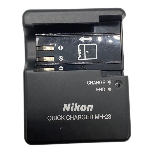 Nikon (ニコン) デジタル一眼レフカメラ D40