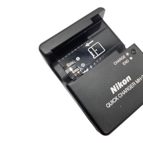 Nikon (ニコン) デジタル一眼レフカメラ D40