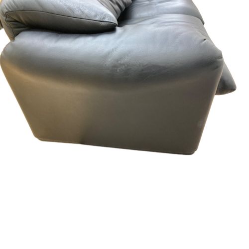 CASSINA (カッシーナ) 2人掛けソファー ブラック 74 レザー マラルンガ