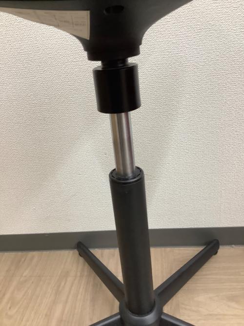 ニトリ スタンディングバランスチェア オレンジ×ブラック