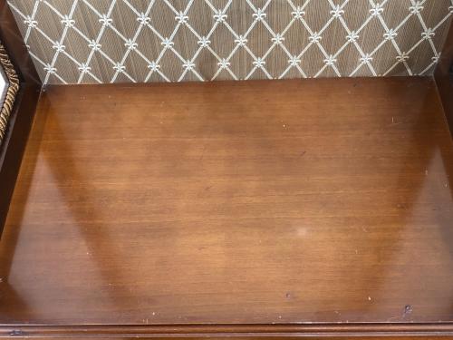 コレクションボード ブラウン　アンティーク調 ガラス扉