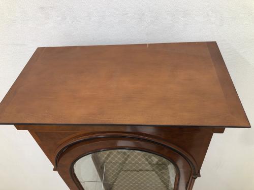 コレクションボード ブラウン　アンティーク調 ガラス扉