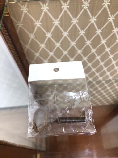 コレクションボード ブラウン　アンティーク調 ガラス扉