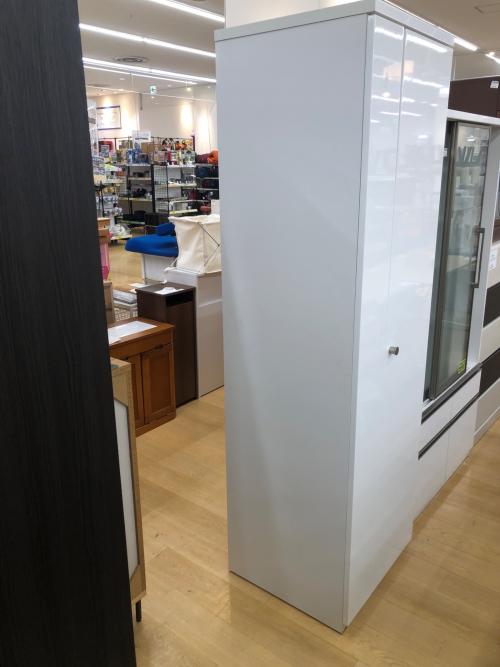 ニトリ ワードローブ ホワイト  2枚扉 ミラー付き クエス