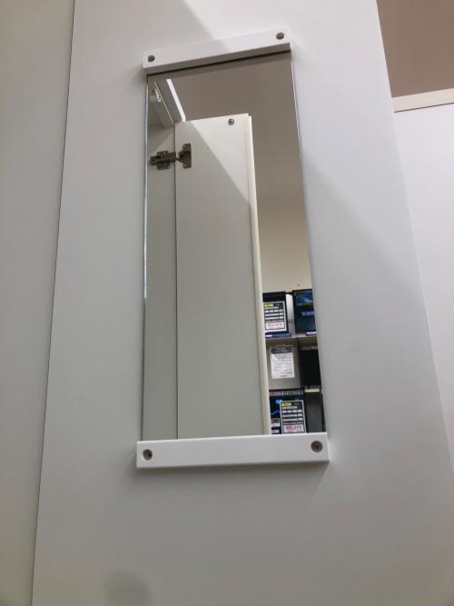 ニトリ ワードローブ ホワイト  2枚扉 ミラー付き クエス