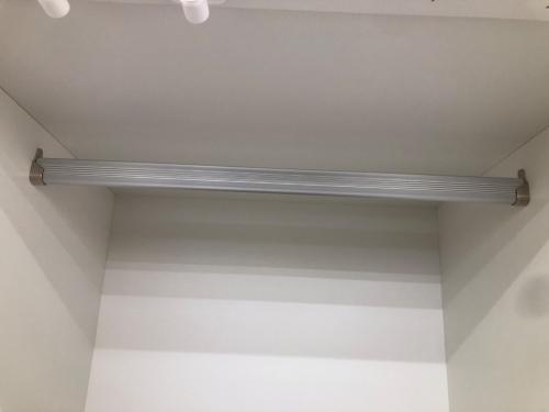 ニトリ ワードローブ ホワイト  2枚扉 ミラー付き クエス