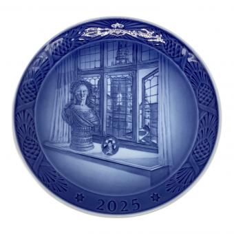 ROYAL COPENHAGEN (ロイヤル・コペンハーゲン) イヤープレート 2025年 “QUEEN JULIANE MARIE” （ジュリアン マリー皇太后） 型番: 1074923 サイズ:直径18cm