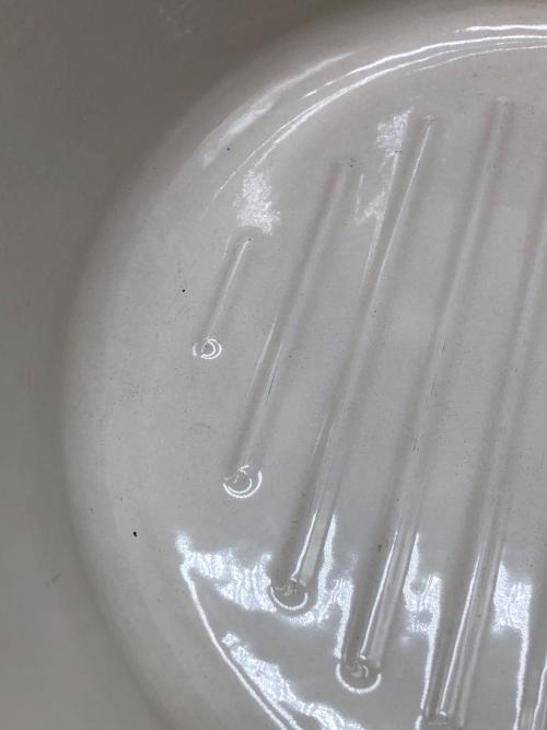 VERMICULAR (バーミキュラ)オーブンポットラウンド 22cm　ピンク ヨゴレ・サビ有