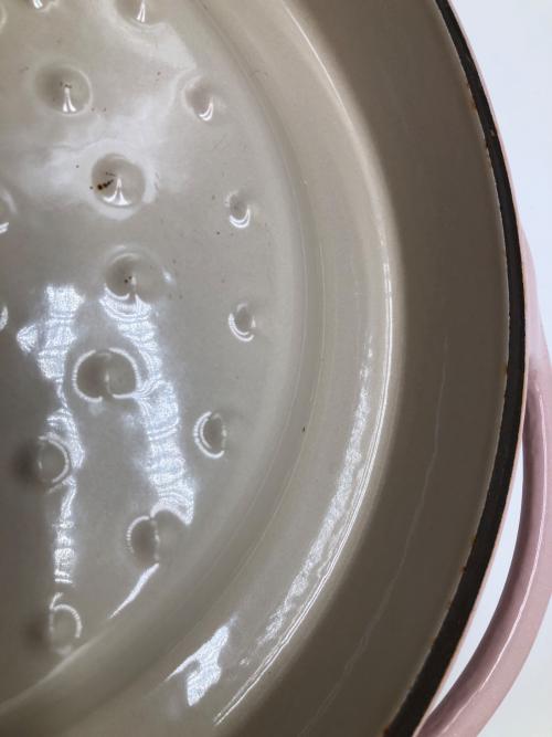 VERMICULAR (バーミキュラ)オーブンポットラウンド 22cm　ピンク ヨゴレ・サビ有