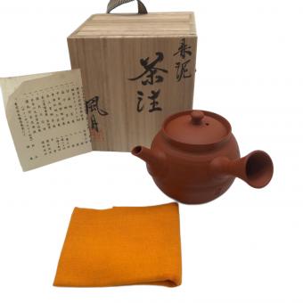 常滑焼 (トコナメヤキ) 急須 六歌仙彫付横手朱泥急須 村越風月 作 箱・ウコン布・陶歴付