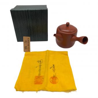 常滑焼 (トコナメヤキ) 朱泥彫込急須 歌川広重【東海道五十三次】「赤坂」 旅舎招婦ノ図 伝統工藝士 吉川雪堂 作