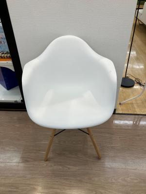 ひじ掛け付きシェルチェア リプロダクト品 ホワイト