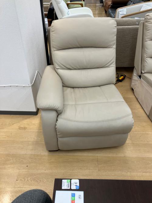 【トレファク府中店】ニトリ　電動リクライニングソファー　アイボリー　ビリーバー2 ニトリ 電動リクライニングソファー 18 2022年製/現行販売品