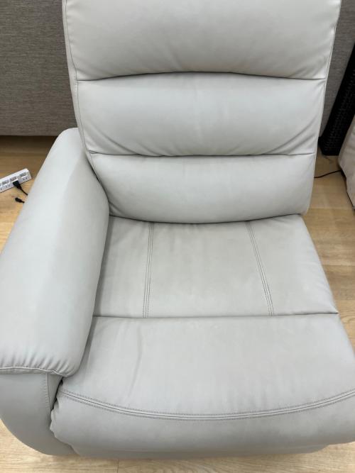 【トレファク府中店】ニトリ　電動リクライニングソファー　アイボリー　ビリーバー2 ニトリ 電動リクライニングソファー 18 2022年製/現行販売品
