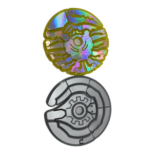 仮面ライダー響鬼(ヒビキ) (仮面ライダーヒビキ) ディスクアニマル&専用アタッシュケース&ホルダーセット 仮面ライダー ディスクアニマル11枚・ホルダー6個セット