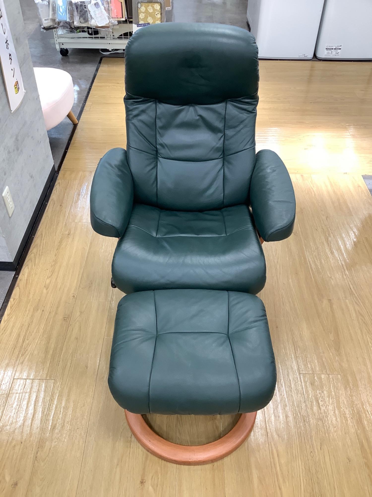 HJELLEGJERDE (イエリアーダ) パーソナルチェア グリーン オットマン付