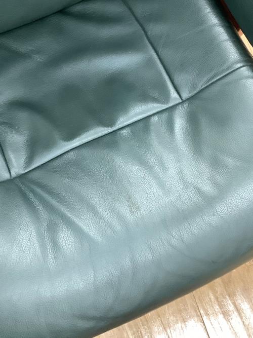 HJELLEGJERDE (イエリアーダ) パーソナルチェア グリーン オットマン付 レザー フィヨルド215