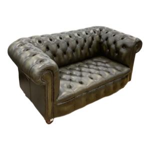 DISTINCTIVE CHESTE 2人掛けソファー チェスターフィールド 147 @ グリーン
