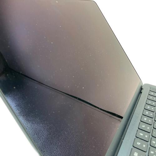 Apple (アップル) MacBook Air A3240 @ 13.6インチ