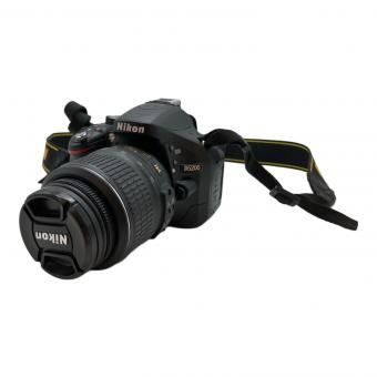 Nikon (ニコン) 一眼レフカメラ D5200