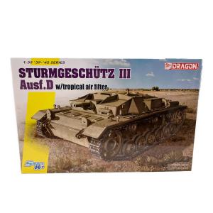 DRAGON (ドラゴン) 1/35「WWⅡドイツ軍Ⅲ号突撃砲D熱帯地用エエアフィルター装備タイプ」 プラモデル