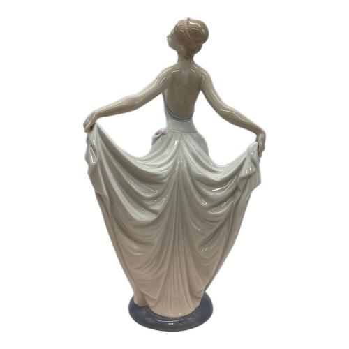 LLADRO (リヤドロ) 踊る少女