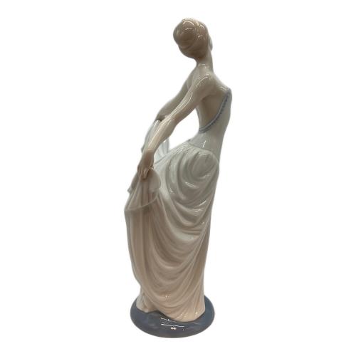 LLADRO (リヤドロ) 踊る少女