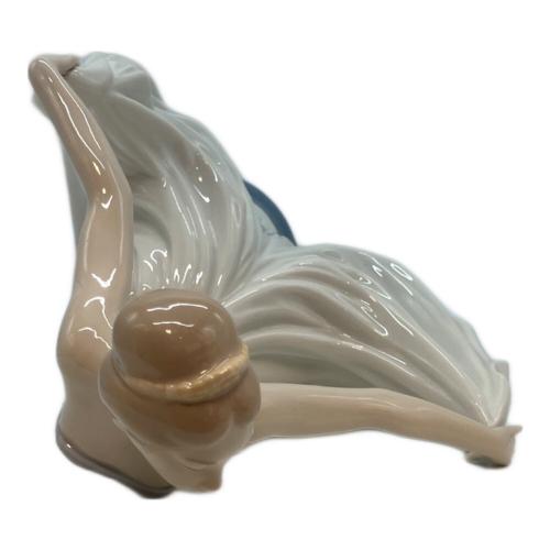 LLADRO (リヤドロ) 踊る少女