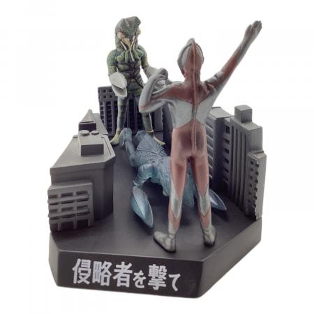 ウルトラ怪獣戯画 侵略者を撃て ウルトラマン バルタン星人 ジオラマ フィギュア 1076001727214328_01_3142w.jpeg