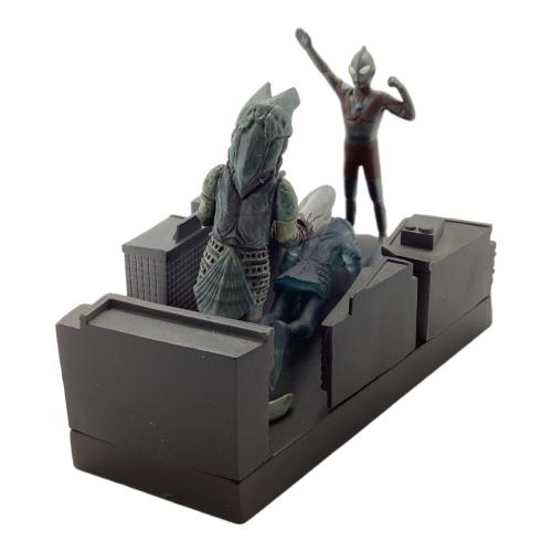 侵略者を撃て ウルトラ怪獣戯画