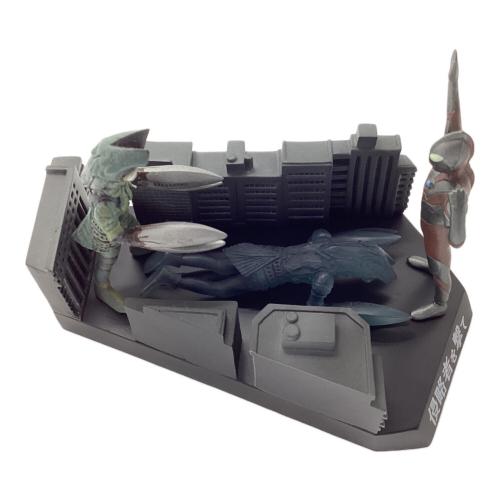 侵略者を撃て ウルトラ怪獣戯画