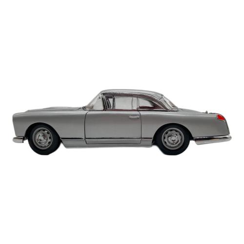 SUNSTAR (サンスタ) ミニカー 1/18 FACEL VEGA HK500