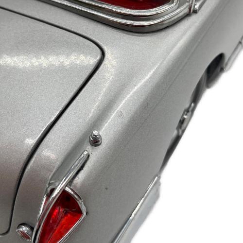 SUNSTAR (サンスタ) ミニカー 1/18 FACEL VEGA HK500