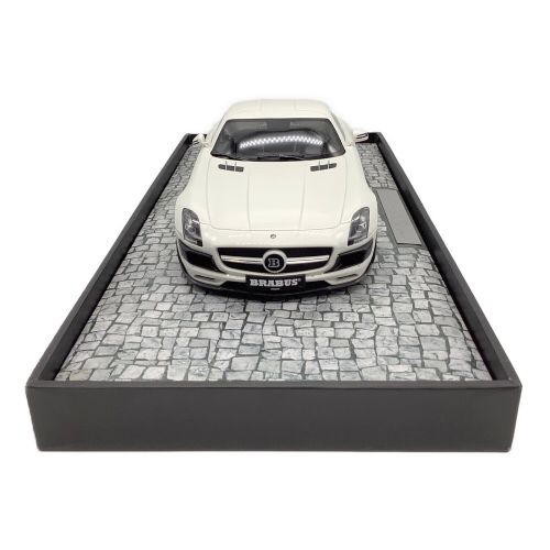 MINICHAMPS (ミニチャンプス) モデルカー ホワイト 999台限定品 1/18  BRABUS 700 BITURBO