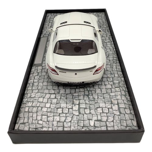 MINICHAMPS (ミニチャンプス) モデルカー ホワイト 999台限定品 1/18  BRABUS 700 BITURBO