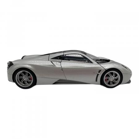 AUTOart (オートアート) シルバー 1/18 PAGANI Huayra（パガーニ