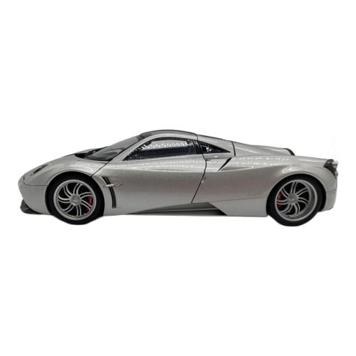オートアート1/18 Pagani Huayra AUTOart (オートアート) シルバー 1/18 PAGANI Huayra（パガーニ