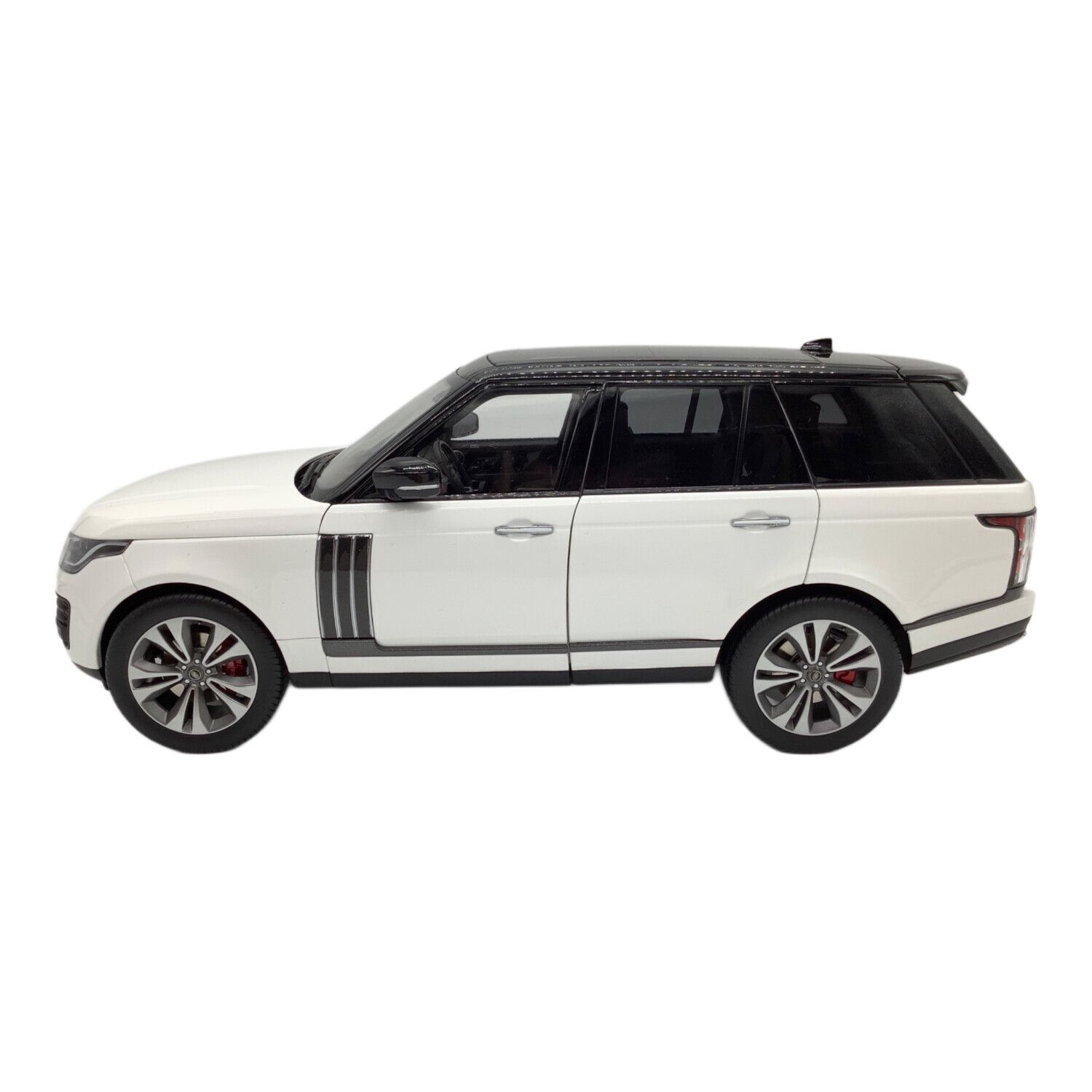 LCD MODELS ダイキャストカー 1/18 Land Rover Range Rover SVAutobiography Dynamic ホワイト ｜トレファクONLINE