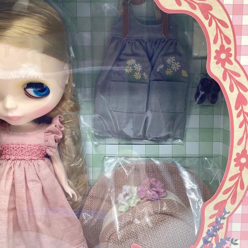 ブライスクローゼットドールケース黒花柄 ブライスのクローゼットに