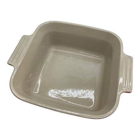 LE CREUSET ベージュ スクエアキャセロール皿 11.43 LE CREUSET (ルクルーゼ) 蓋付スクエア・キャセロール 約25