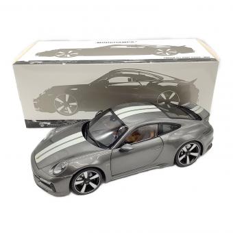 MINICHAMPS (ミニチャンプス) 1/18 ポルシェ 911 (992) スポーツ クラシック 2022 グレーメタリック/ストライプ モデルカー ダイキャストカー