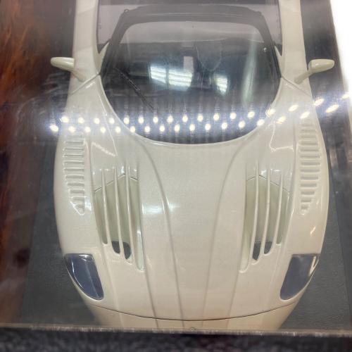 HOT WHEELS (ホットウィール) 1/18 MASERATI MC12 モデルカー