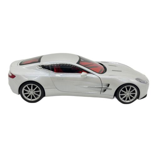 AUTOart (オートアート) 1/18 アストンマーチン ONE-77 （ホワイト） モデルカー シグネチャーシリーズ