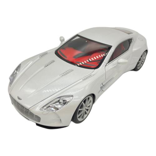AUTOart (オートアート) 1/18 アストンマーチン ONE-77 （ホワイト