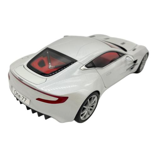 AUTOart (オートアート) 1/18 アストンマーチン ONE-77 （ホワイト） モデルカー シグネチャーシリーズ
