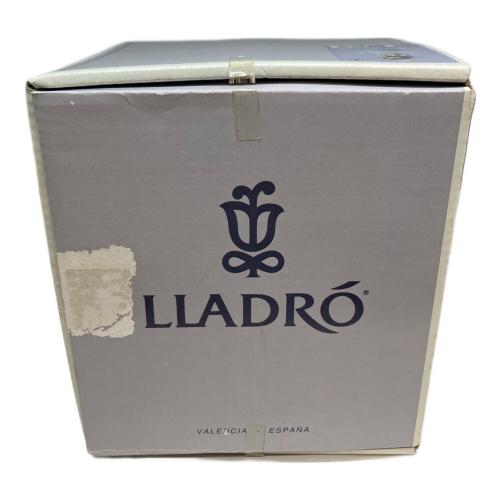 LLADRO (リヤドロ) フィギュリン 箱有 5862 花の香りにつつまれて