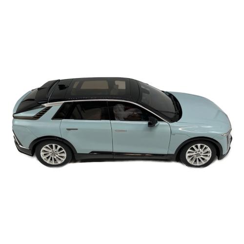 1/18 キャデラック Cadillac LYRIQ モデルカー