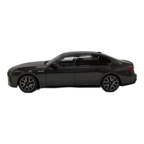 MINICHAMPS (ミニチャンプス) 1/18 BMW i7 M70 (G70) 2024 モデルカー スレ・箱ヘコミヤブレ有