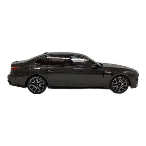 MINICHAMPS (ミニチャンプス) 1/18 BMW i7 M70 (G70) 2024 モデルカー スレ・箱ヘコミヤブレ有